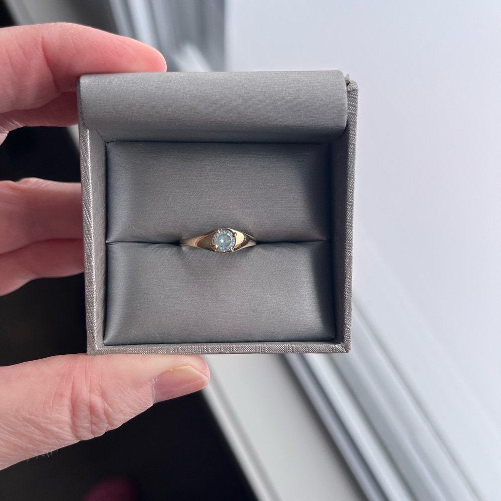 Vintage stamped 10k Elegant Gold aquamarine birthstone Women's Ring